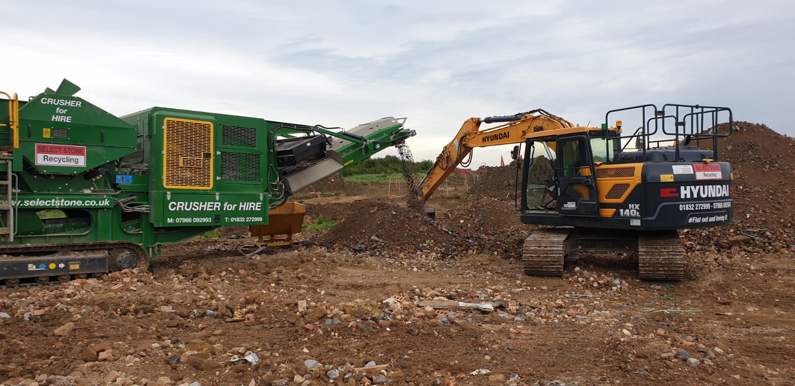 Select Stone tracked crusher working on site